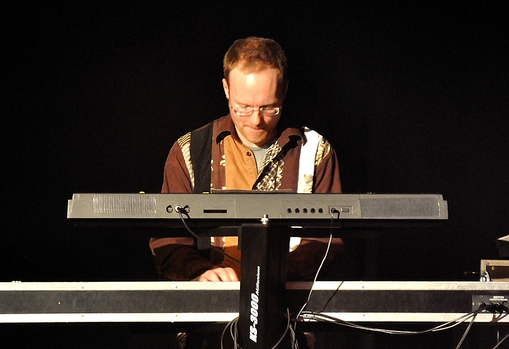 Sven Gmann an den Keyboards